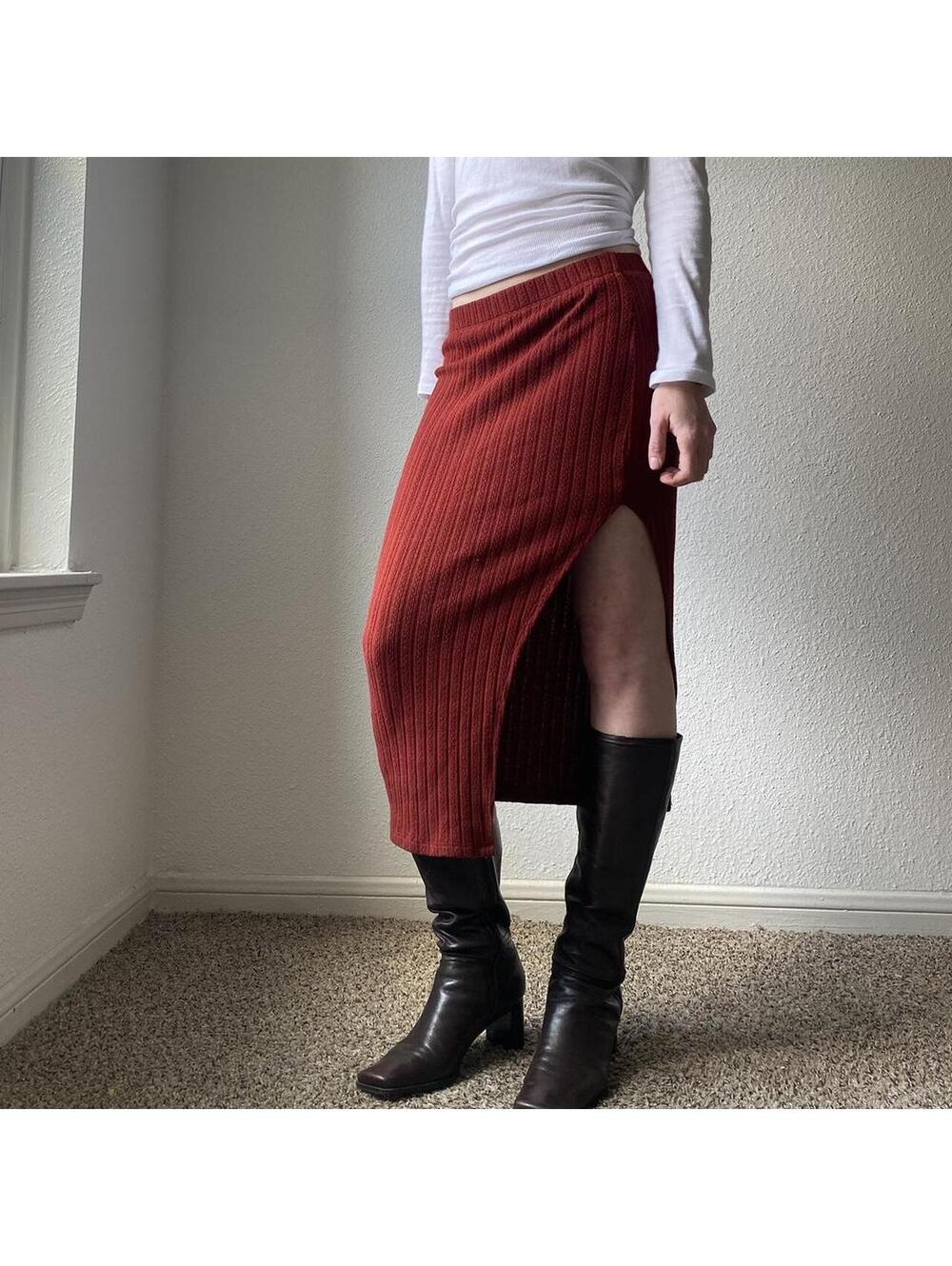 Red midi knit skirt with a split #redhot #midiskirt